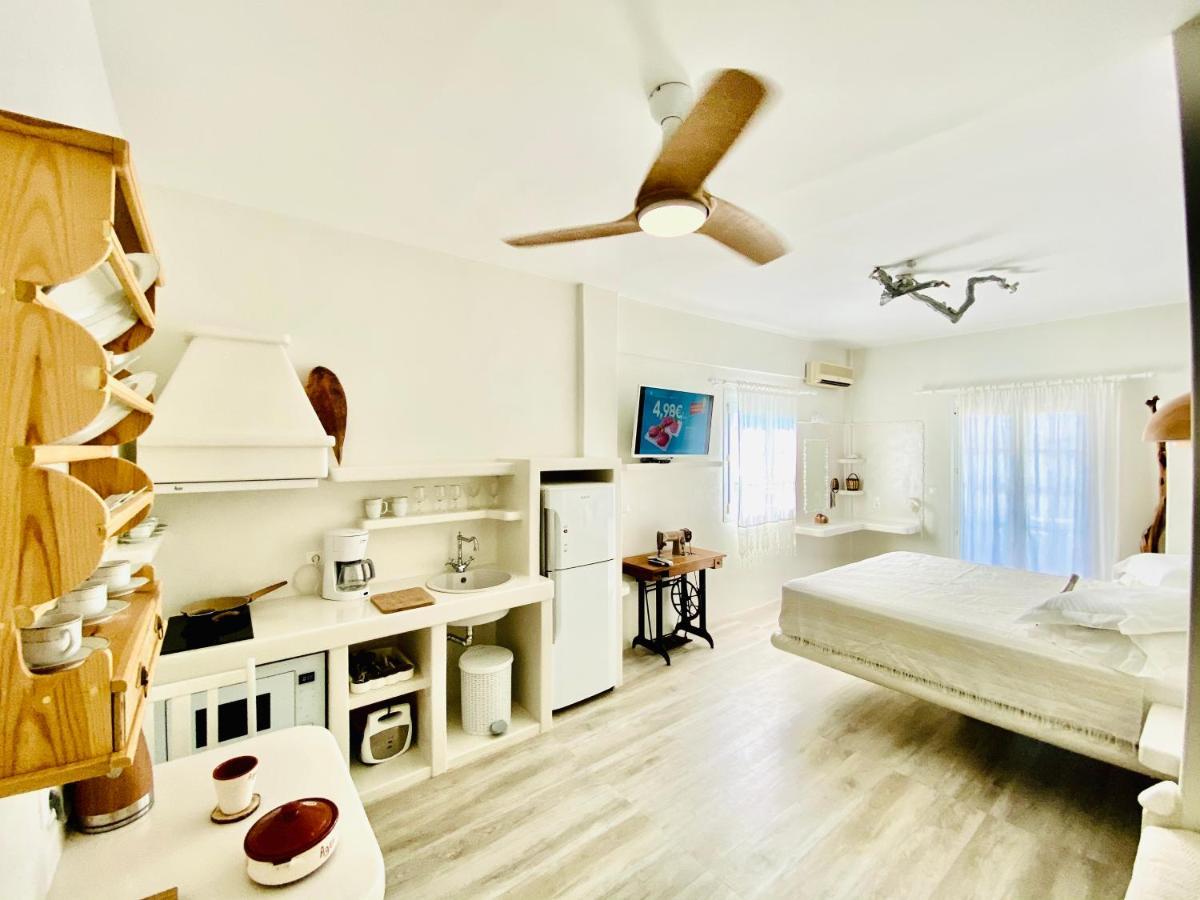 Deluxe Studios & Suites Ageri-Milos 아다마스 외부 사진
