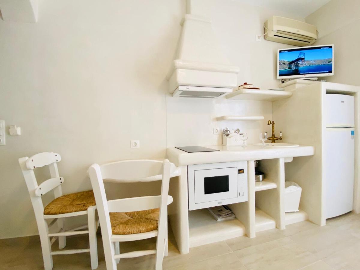 Deluxe Studios & Suites Ageri-Milos 아다마스 외부 사진